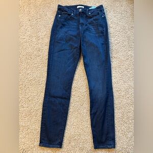 listing-status-banner